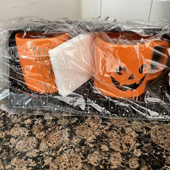 RAE DUNN 2pk Ceramic Trick Or Treat Mugs New in box - Picture 2 of 6